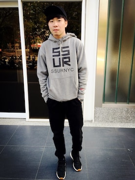 「SSUR（サー）のアイテム（トップス）」を使った、Kaws  Chenさん（メンズ・174cm）の冬コーディネート