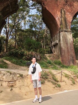 「NIKE(ナイキ)のアイテム(ショルダーバッグ)」を使った、Kaws Chenさん(メンズ・174cm)の春コーディネート