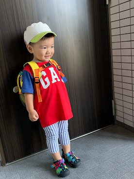「GAP（ギャップ）のカラーブロック ロゴTシャツ（Tシャツ/カットソー、レッド系）」を使った、yuuuuuさん（キッズ・90cm）の夏コーディネート