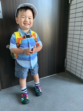 「GAP（ギャップ）のGap ストライプ半袖ボタンダウンシャツ（シャツ/ブラウス、ブルー系）」を使った、yuuuuuさん（キッズ・90cm）の夏コーディネート