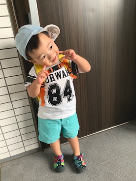 「GLOBAL WORK（グローバルワーク）の【キッズ】フットボールＴ/802349（Tシャツ/カットソー、ホワイト系）」を使った、yuuuuuさん（キッズ・90cm）の夏コーディネート