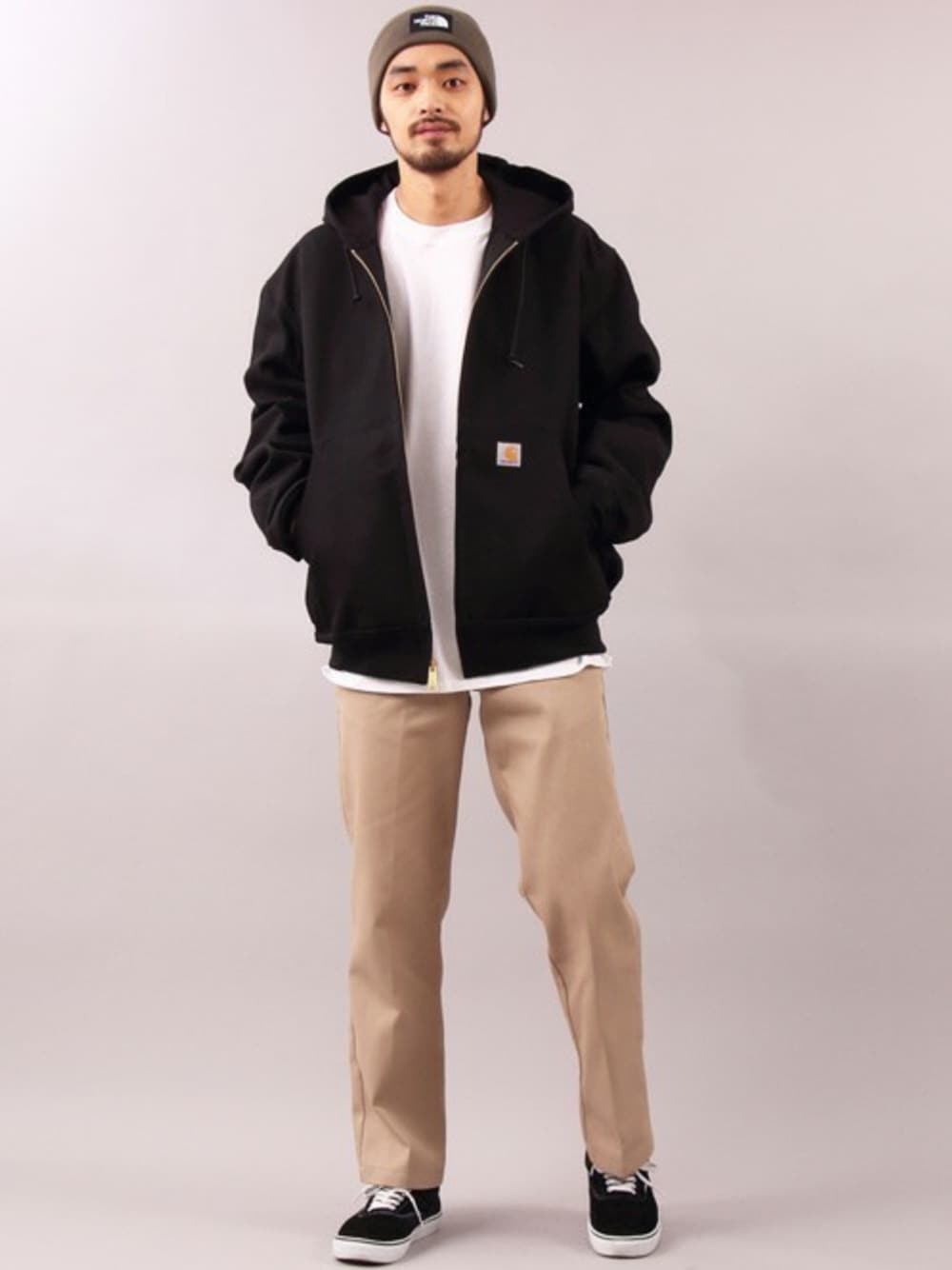 「ジャケット、Dickies、ロンT、carhartt、THE NORTH FACE、カーハート、春コーデ、モンスターパーカー、Beautiful Harmony、ビューティフルハーモニー」｜「CarharttのCarhartt ACTIVE サーマルライナー ジャケット（マウンテンパーカー、ブラック系）」を使った、Beautiful Harmonyさん（メンズ・179cm）の冬コーディネートの1枚目の写真
