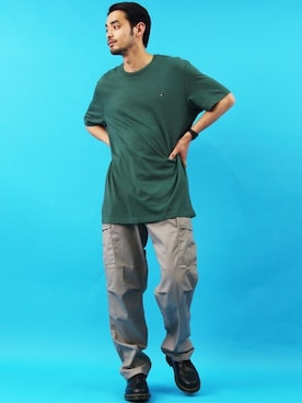 「TOMMY HILFIGER（トミーヒルフィガー）のアイテム（Tシャツ/カットソー）」を使った、Beautiful Harmonyさん（メンズ・179cm）の夏コーディネート