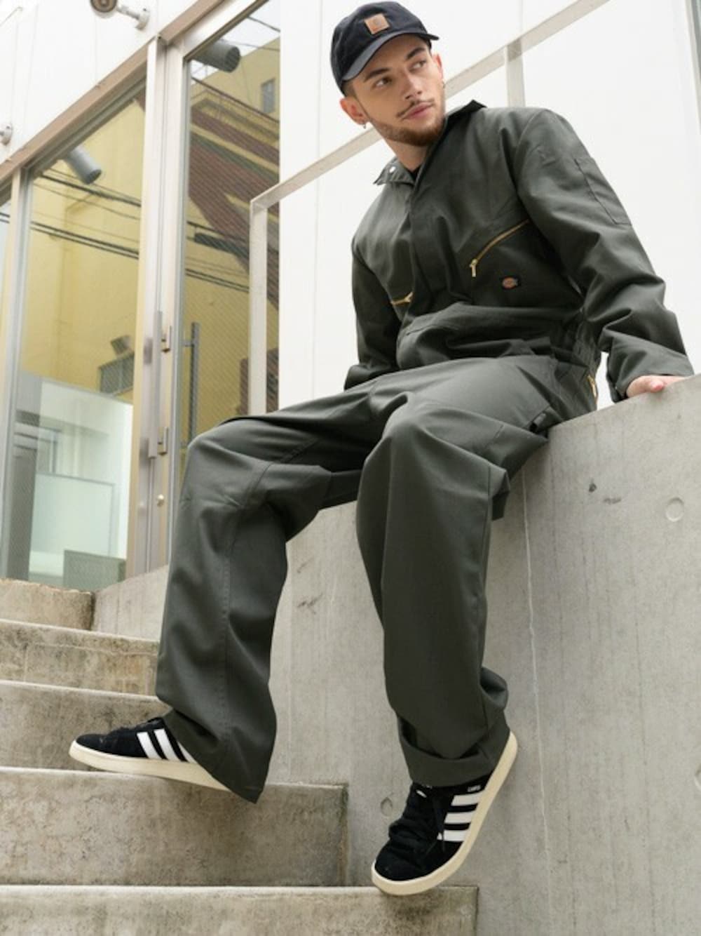 「グリーン、Dickies、カーキ、つなぎ、ワークスタイル、carhartt、秋コーデ、Beautiful Harmony、ビューティフルハーモニー、秋トレンド2021」｜「DickiesのDickies カバーオールオールインワン（つなぎ/オールインワン、グリーン系）」を使った、Beautiful Harmonyさん（メンズ・178cm）の秋コーディネートの1枚目の写真