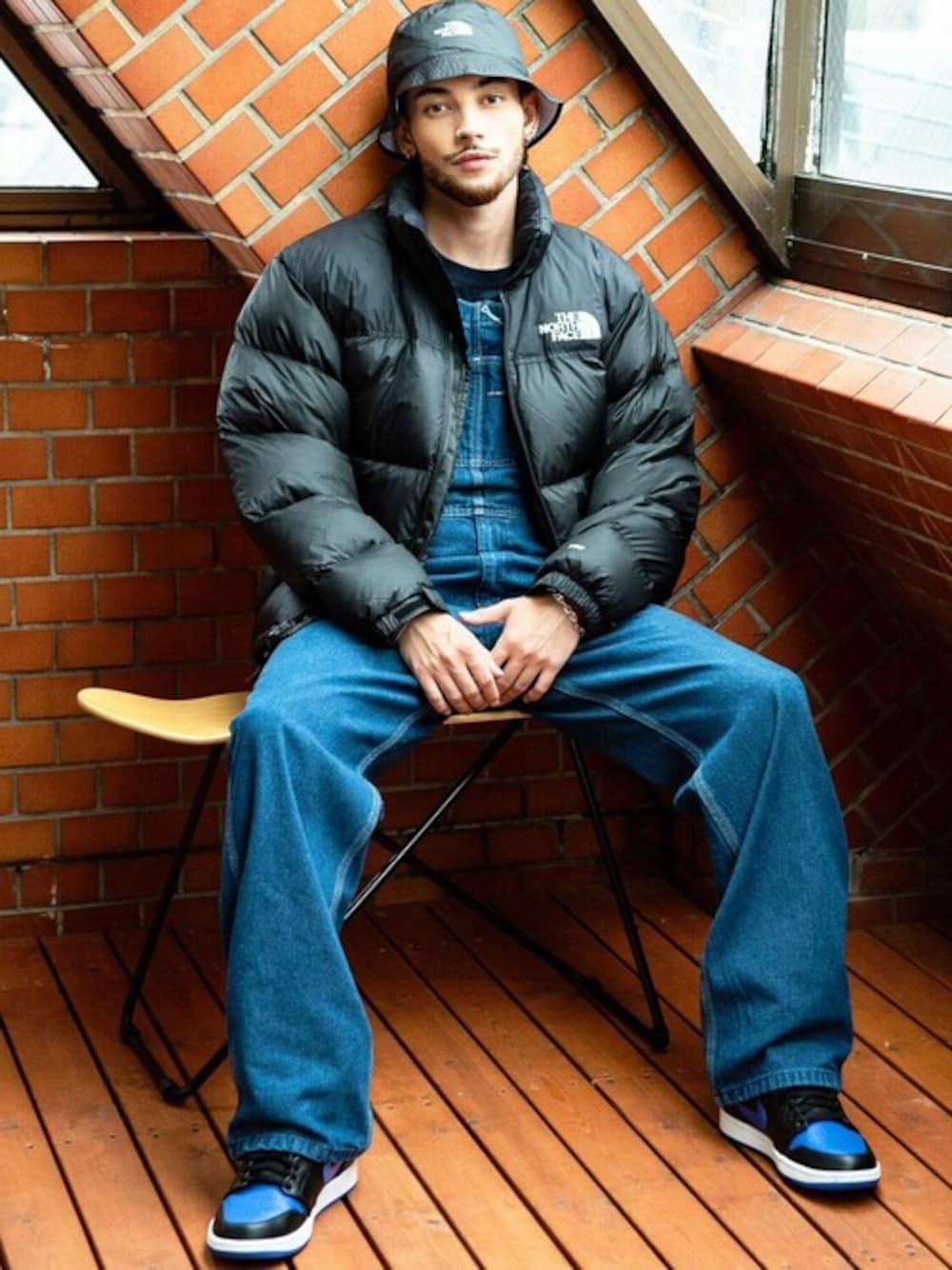「ダウンジャケット、オーバーオール、冬コーデ、carhartt、THE NORTH FACE、Carhartt WIP(Carhartt WIP)、あったかコーデ、ヌプシ、Beautiful Harmony、ビューティフルハーモニー」｜「THE NORTH FACEのTHE NORTH FACE サンスタッシュ（ハット、ブラック系）」を使った、Beautiful Harmonyさん（メンズ・178cm）の冬コーディネートの1枚目の写真