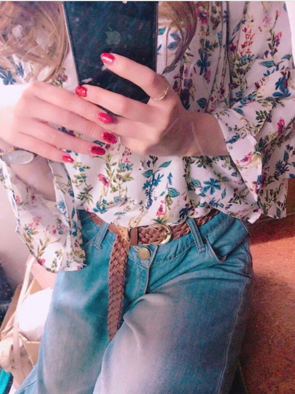「花柄、オフショル、ブラウス、デニム」｜「fifthのボタニカルフラワーオフショルブラウス（シャツ/ブラウス、ホワイト系）」を使った、ちゃんみーさん（レディース・152cm）の春コーディネートの1枚目の写真
