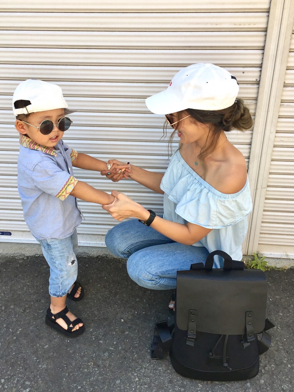 「ママコーデ、キッズコーデ、親子コーデ、リンクコーデ、親子リンク、ガストンルーガ、スポサン」｜「CHARI&COのCHARI&CO 6PANEL BIRTH PLACE キャップ（キャップ、ホワイト系）」を使った、Ikumi さん（レディース・167cm）の春コーディネートの1枚目の写真