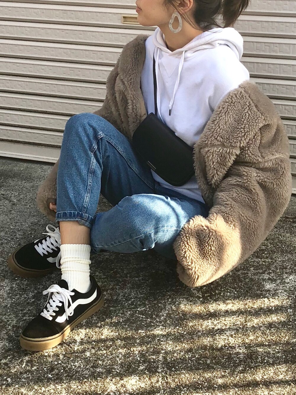 「ママコーデ、プチプラ、着回しコーデ、大人カジュアル、ラクチンコーデ、カジュアルコーデ、UNIQLO、ZARA、スニーカー、ラフ」｜「RED CHOP WORKSのRED CHOP WORKS (レッドチョップワークス） ボアブルゾン（ブルゾン、ブラウン系）」を使った、Ikumi さん（レディース・167cm）の冬コーディネートの1枚目の写真