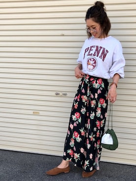 「アイテム（ポーチ）」を使った、Ikumi さん（レディース・167cm）の春コーディネート