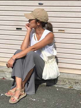 「アイテム（ボディバッグ/ウエストポーチ）」を使った、Ikumi さん（レディース・167cm）の夏コーディネート