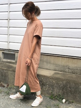 「ワンピース×スニーカー」｜「アイテム（財布/小物）」を使った、Ikumi さん（レディース・167cm）の夏コーディネート
