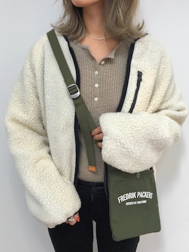 「アイテム（ハンドバッグ、グリーン系）」を使った、Ikumi さん（レディース・167cm）の秋コーディネート