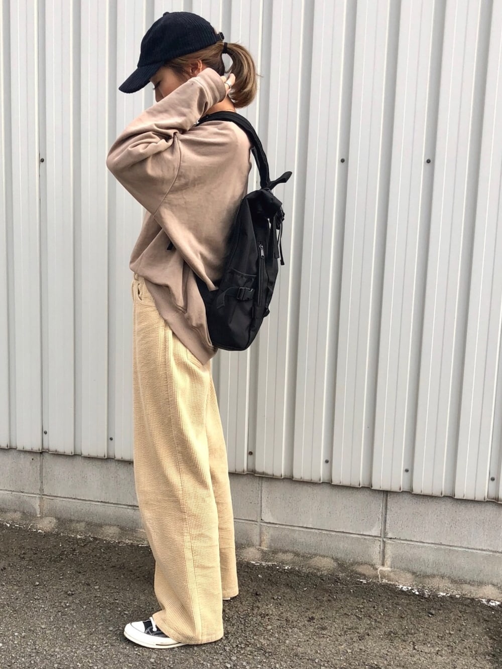「ママコーデ、ラクチンコーデ、コーデュロイパンツ、ZARA、シンプルコーデ、プチプラコーデ、スウェット、コーデュロイキャップ、バックパック、オトナカジュアル」｜「Andemiuの【WEB限定】コーデュロイキャップ801375（キャップ、ブラック系）」を使った、Ikumi さん（レディース・167cm）の秋コーディネートの1枚目の写真