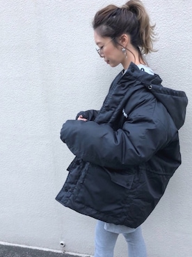 「アイテム（ボディバッグ/ウエストポーチ、パープル系）」を使った、Ikumi さん（レディース・167cm）の冬コーディネート