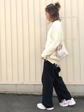 「アイテム（バッグ、ホワイト系）」を使った、Ikumi さん（レディース・167cm）の冬コーディネート