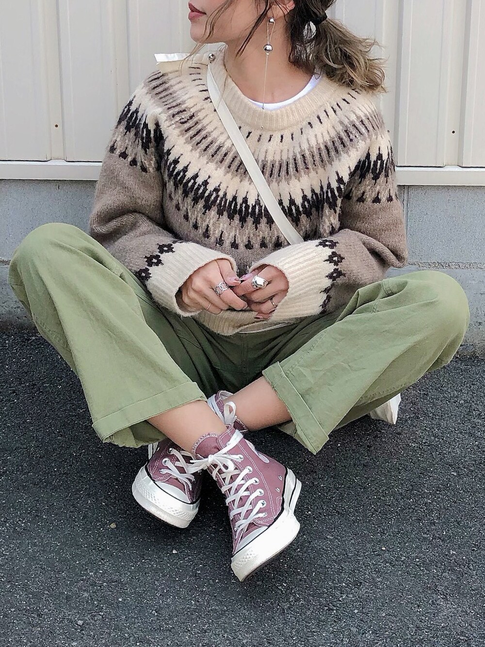 「レイヤードstyle、春コーデ、オトナカジュアル、シンプルコーデ、ノルディック柄、ベイカーパンツ、CT70s、ラクチンコーデ、ママコーデ、スニーカーコーデ」｜「Auntie Rosa Holidayの【Holiday】ノルディック起毛ニット（ニット/セーター、ベージュ系）」を使った、Ikumi さん（レディース・167cm）の冬コーディネートの1枚目の写真