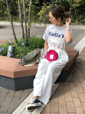 「アイテム（ポーチ）」を使った、Ikumi さん（レディース・167cm）の春コーディネート