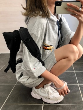 「TOMMY HILFIGER」｜「アイテム（ワンピース/ドレス）」を使った、Ikumi さん（レディース・167cm）の春コーディネート