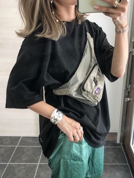 「アイテム（ボディバッグ/ウエストポーチ）」を使った、Ikumi さん（レディース・168cm）の夏コーディネート