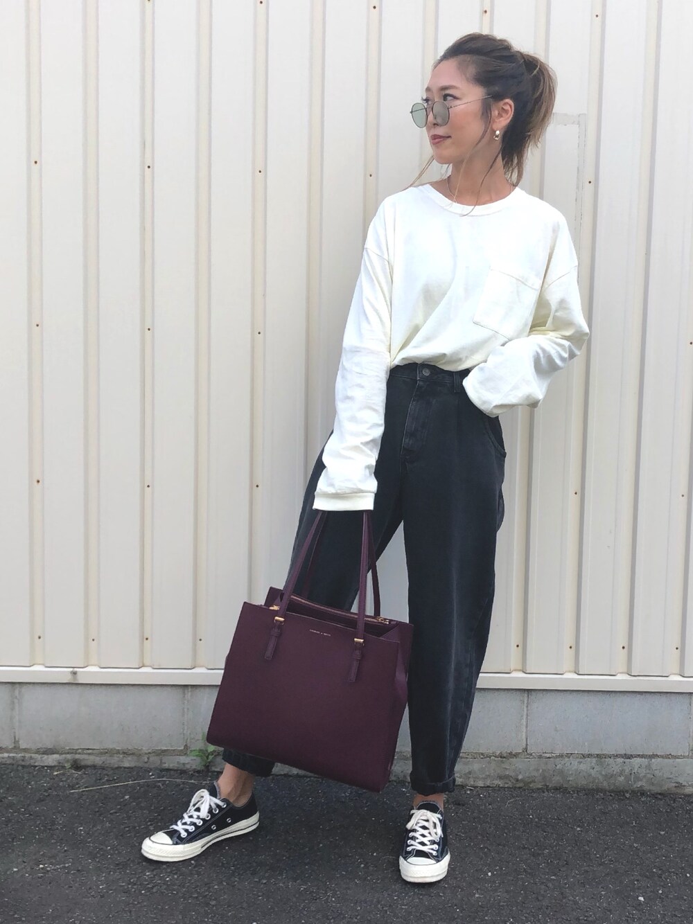 「シンプルコーデ、オトナカジュアル、ママコーデ、秋コーデ、トートバッグ、バックロゴ、ロンT、ゆるコーデ、ZARA、TODAYFUL」｜「TODAYFULのバックプリントロングT（Tシャツ/カットソー、ホワイト系）」を使った、Ikumi さん（レディース・167cm）の秋コーディネートの1枚目の写真