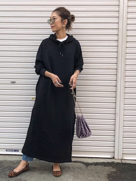 「アイテム（ハンドバッグ、パープル系）」を使った、Ikumi さん（レディース・167cm）の秋コーディネート