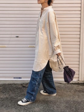 「UNIQLO（ユニクロ）のワイドフィットカーブジーンズ（デニムパンツ）」を使った、Ikumi さん（レディース・167cm）の秋コーディネート