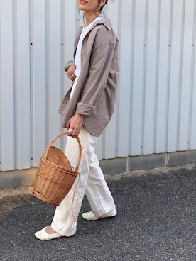 「via j（ヴィアジェイ）のアイテム（Tシャツ/カットソー）」を使った、Ikumi さん（レディース・167cm）の春コーディネート