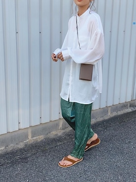 「ISLAND SLIPPER（アイランドスリッパ）のアイテム」を使った、Ikumi さん（レディース・167cm）の春コーディネート