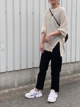 「UNIQLO U」｜「アイテム（スニーカー）」を使った、Ikumi さん（レディース・167cm）の春コーディネート