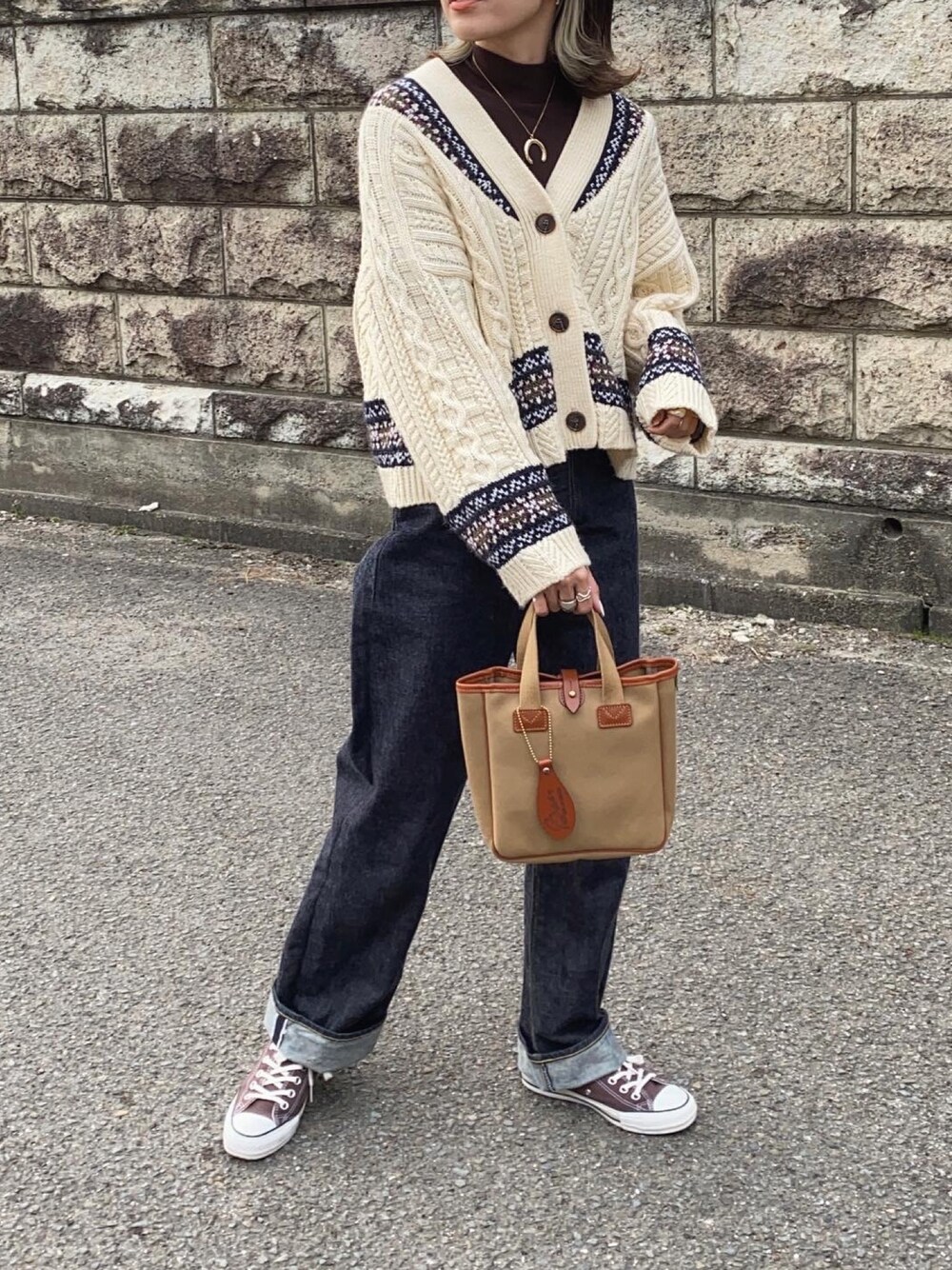 「年末WEAR感謝祭、カーディガン、ノルディック柄、大人カジュアル、シンプルコーデ、高身長女子、ZARA、BRADY、パンツスタイル、ショート丈トップス」｜「ZARAのアイテム（カーディガン/ボレロ、ホワイト系）」を使った、Ikumi さん（レディース・167cm）の冬コーディネートの1枚目の写真