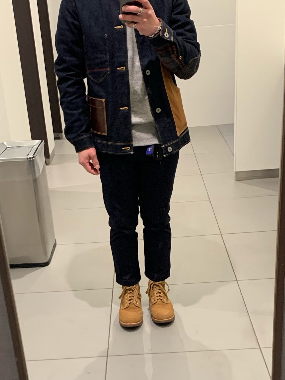 「VISVIMのアイテム（チノパンツ、ブラック系）」を使った、tetsuさん（メンズ・160cm）の冬コーディネートの1枚目の写真