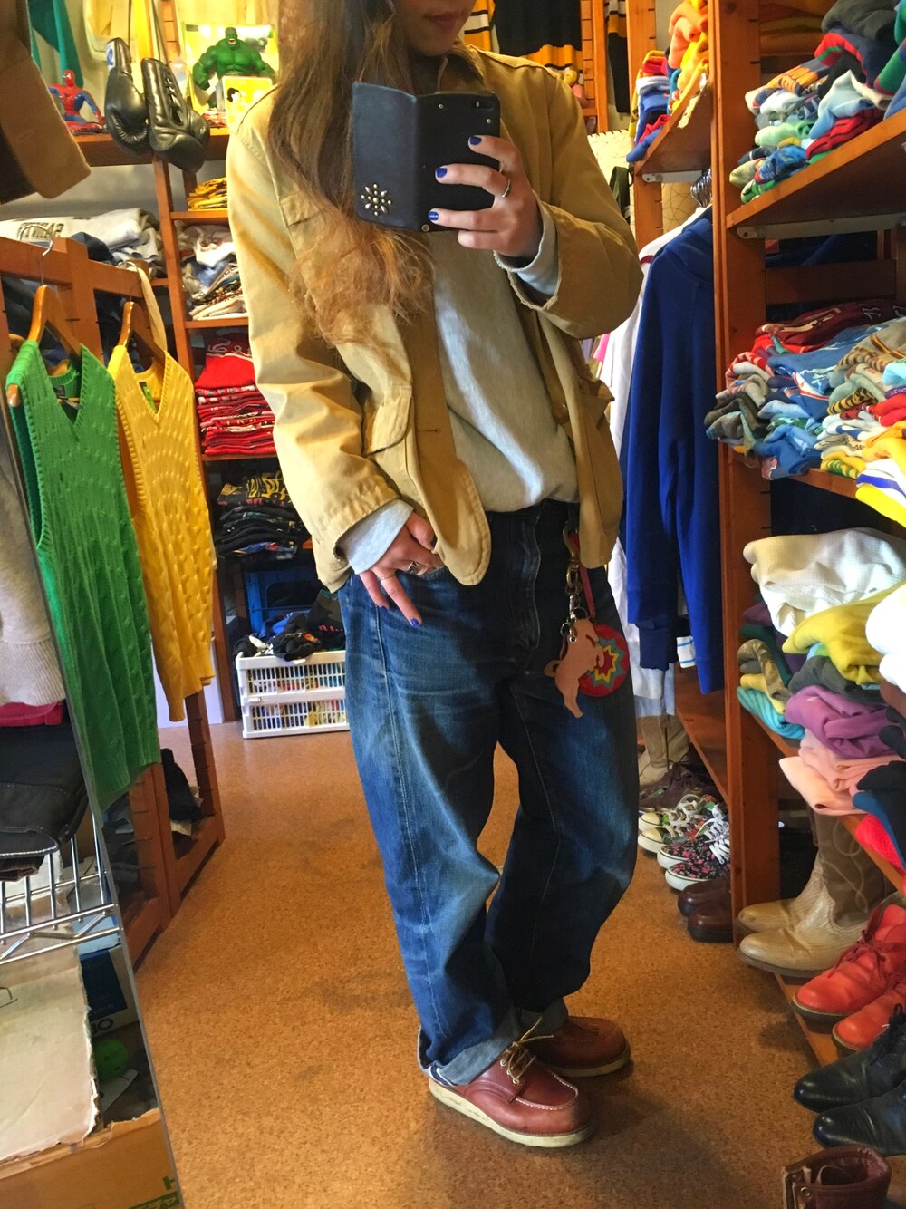 「ハンティングジャケット、古着屋、champion reverse weave、Redwing、アメカジ、60年代、リーバイス、５０２、赤耳」｜「LEVI'S VINTAGE CLOTHINGのアイテム（デニムパンツ、ブルー系）」を使った、ayksn さん（レディース・158cm）の冬コーディネートの1枚目の写真