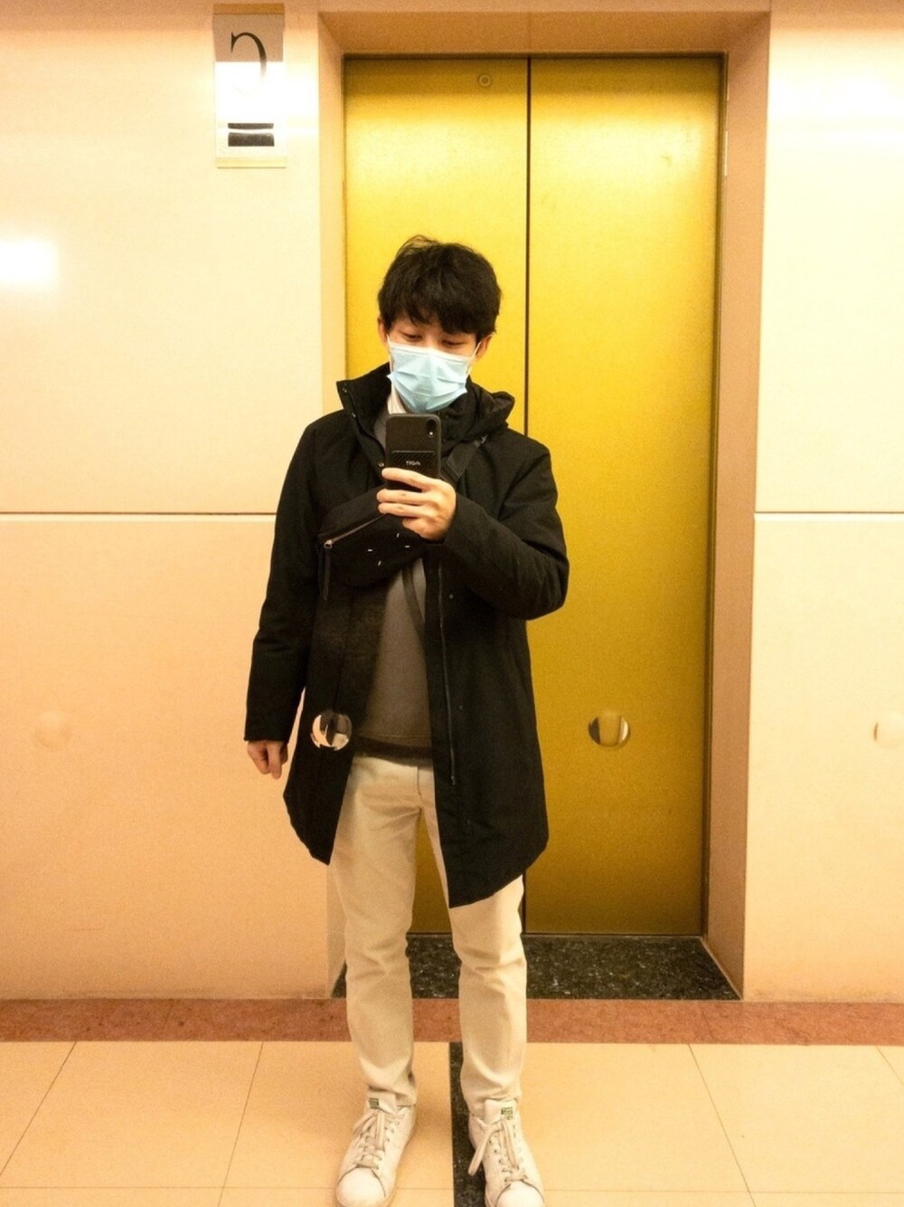 「UNIQLO、turtleneck、turtle neck、GU、adidas originals、stan smith、Maison Margiela」｜「UNIQLOのハイブリッドダウンコート（その他アウター、ブラック系）」を使った、トビーさん（メンズ・168cm）の冬コーディネートの1枚目の写真