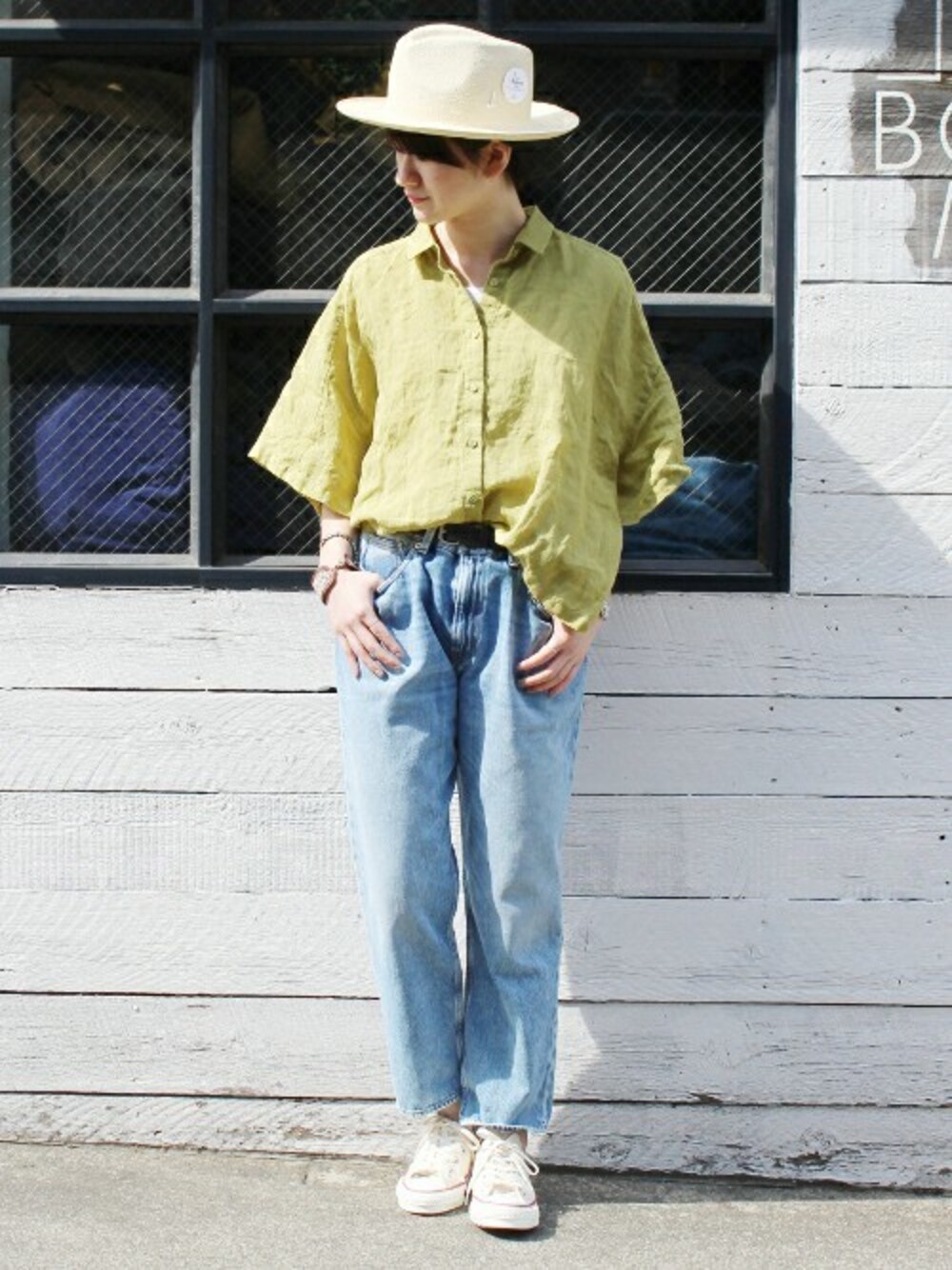 「デニム、カジュアル、大人カジュアル、リネン、ラフ、リネンシャツ、journal standard luxe、luxe」｜「JOURNAL STANDARD LUXEの《予約》ジャパンリネン フレアースリーブシャツ◆（シャツ/ブラウス、イエロー系）」を使った、A.Kさん（レディース・161cm）の春コーディネートの1枚目の写真