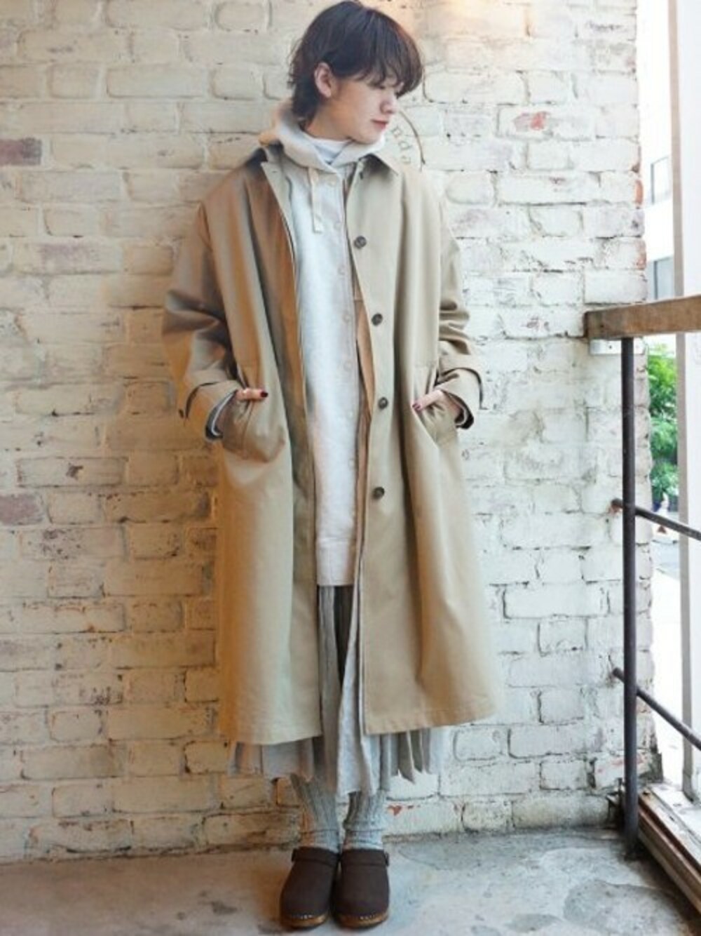 JOURNAL STANDARD LUXEのステンカラーコートを使った人気ファッション