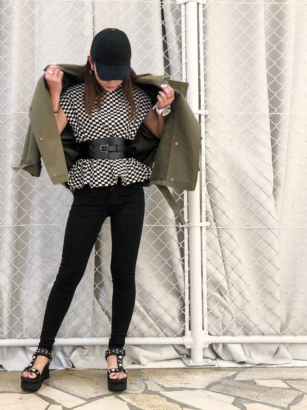 「ootd、シンプル、カジュアル、大人カジュアル、はるコーデ、黒、outfit」｜「Narcissusのアイテム（ミリタリージャケット、グリーン系）」を使った、misakitty❤️さん（レディース・159cm）の冬コーディネートの1枚目の写真