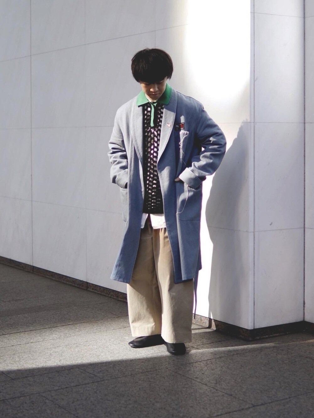 「DAIRIKU、3.1 phillip lim、STUDIONICHOLSON、jilsander、メッシュ、ポロシャツ、春コーデ」｜「DAIRIKUのアイテム（ノーカラーコート、ブルー系）」を使った、翔さん（メンズ・165cm）の春コーディネートの1枚目の写真