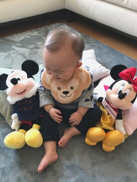 「ディズニー」｜「アイテム（おもちゃ）」を使った、hinanoさん（キッズ・70cm）の秋コーディネート