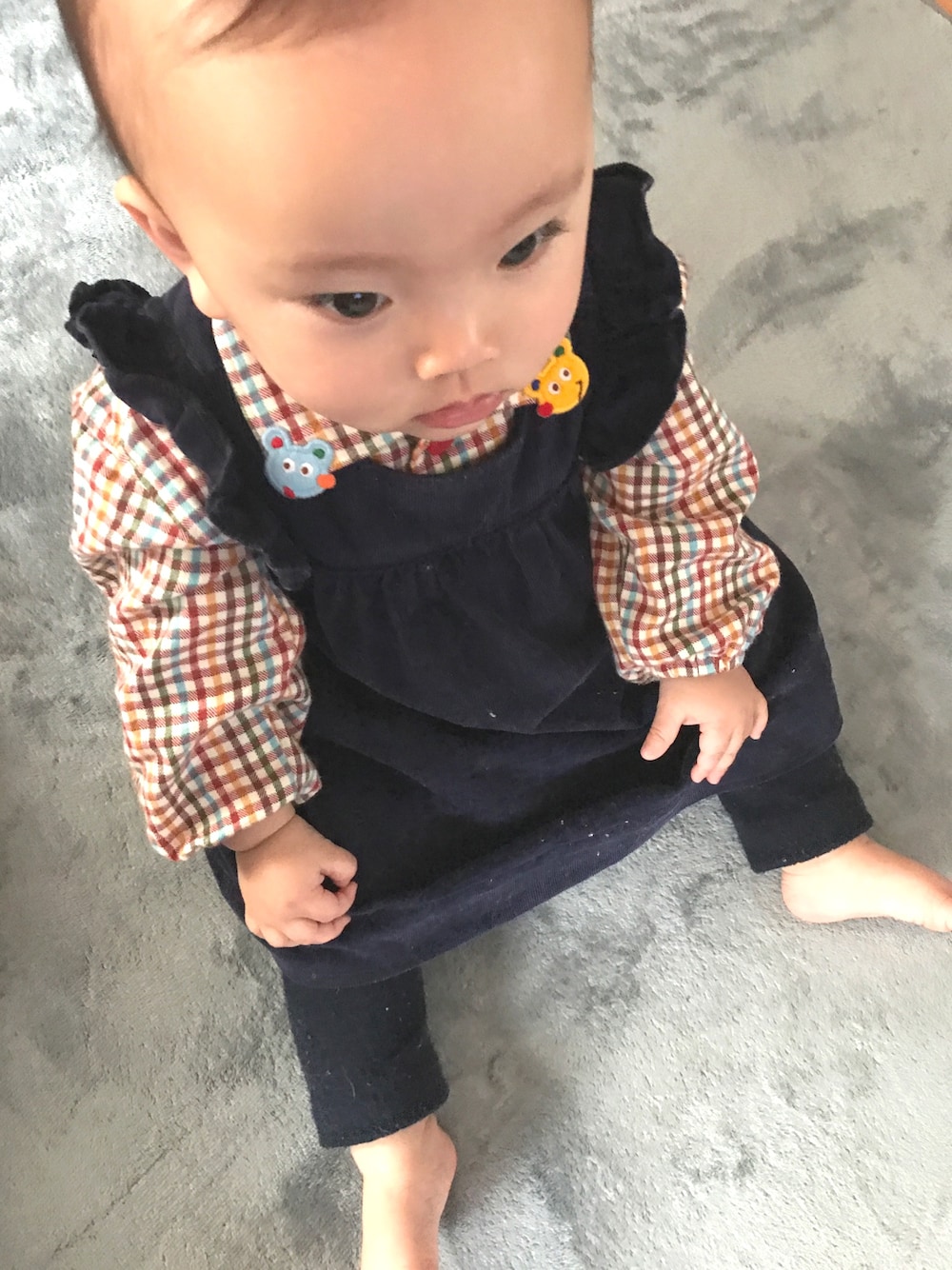 「冬コーデ、休日スタイル、おんなのこ、kids、ユニクロ、GAP、シンプルコーデ、カジュアル、シャツスタイル、ワンピース」｜「MIKI HOUSEのアイテム（シャツ/ブラウス、その他）」を使った、hinanoさん（キッズ・70cm）の冬コーディネートの1枚目の写真