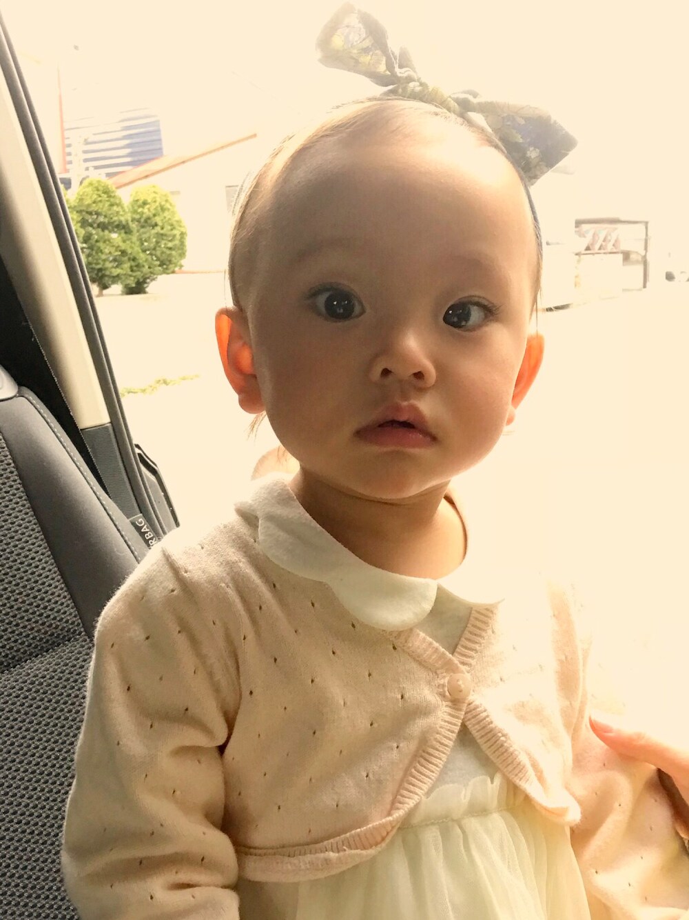 「女の子コーデ、シンプルコーデ、ワンピース、おしゃれさんと繋がりたい、ピンク、プティマイン、リボン、ヘアバンド、H&M、プチプラ」｜「nivaのアイテム（ヘアバンド、ブルー系）」を使った、hinanoさん（キッズ・70cm）の春コーディネートの1枚目の写真