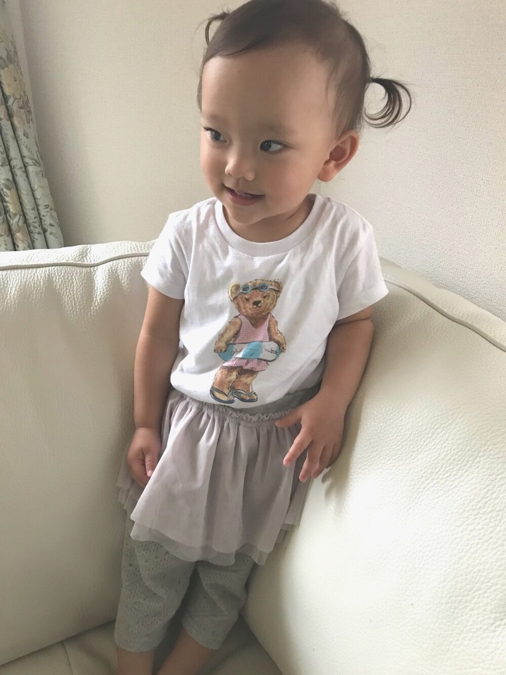 「シンプルコーデ、女の子、カジュアルコーデ、白Tシャツ、Tシャツ、キッズコーデ、ラルフローレン、くまさん、ツインテール、チュールスカート」｜「POLO RALPH LAUREN CHILDRENSWEARのアイテム（Tシャツ/カットソー、ホワイト系）」を使った、hinanoさん（キッズ・70cm）の夏コーディネートの1枚目の写真