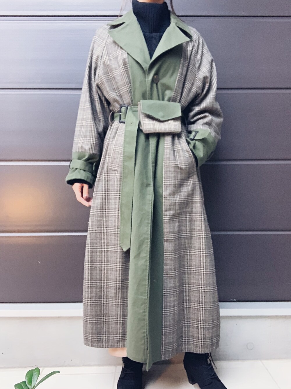 「初売りセールで買いました2019、オーバーサイズ、冬、カーキアウター、チェックアウター、リバーシブル」｜「AmeriのREVERSIBLE TRENCH COAT（トレンチコート、グリーン系）」を使った、cafemochaさん（レディース・156cm）の冬コーディネートの1枚目の写真