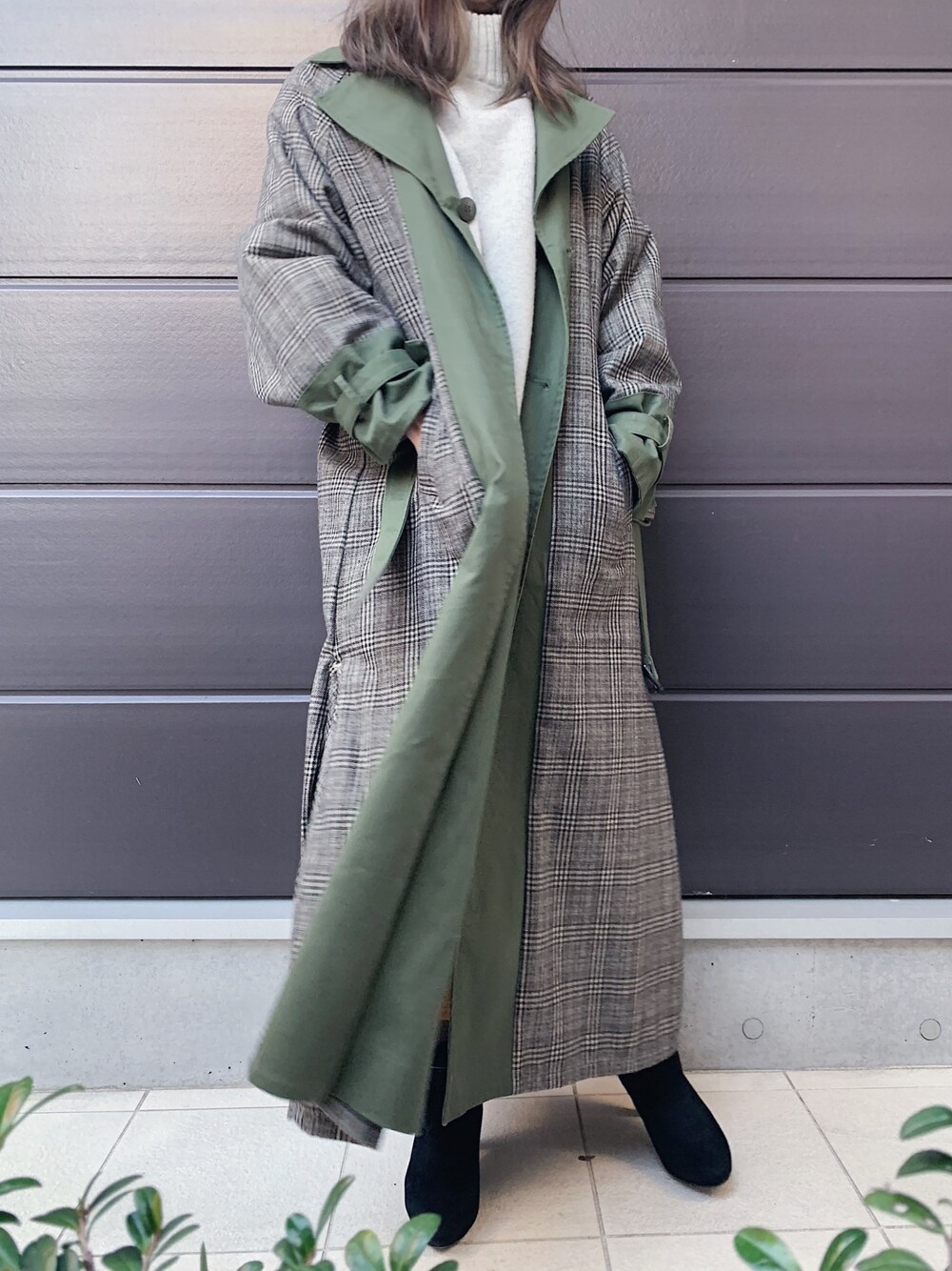 「AMERI、チェックコート、ロングコート」｜「AmeriのREVERSIBLE TRENCH COAT（トレンチコート、グリーン系）」を使った、cafemochaさん（レディース・156cm）の冬コーディネートの1枚目の写真