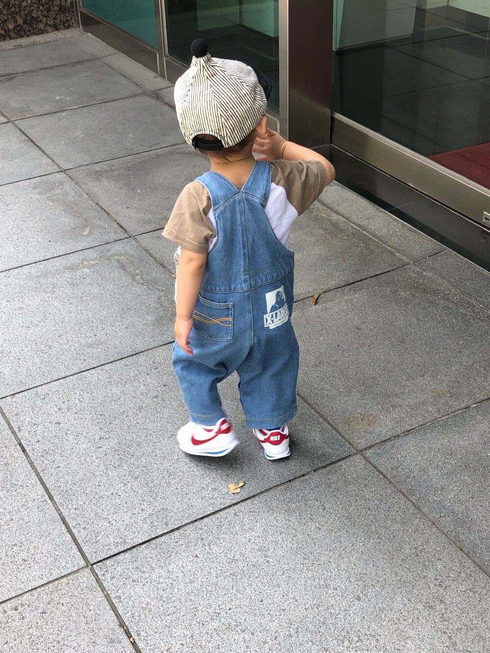 「ootd」｜「XLARGE KIDSのアイテム（パンツ、ブルー系）」を使った、多多さん（キッズ・90cm）の秋コーディネートの1枚目の写真