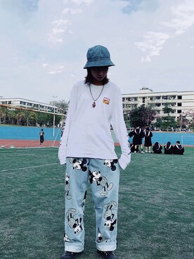 「H&M（エイチ・アンド・エム）のアイテム（パーカー、ホワイト系）」を使った、香吉士仔さん（レディース・162cm）の秋コーディネート