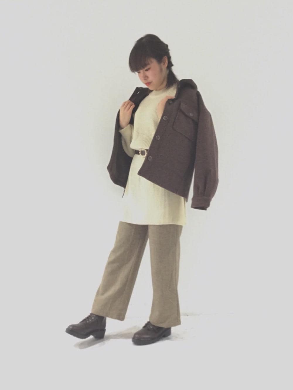 「ジャケット、パンツ、ブーツ、チュニック、MAJESTIC LEGON、マジェスティックレゴン」｜「MAJESTIC LEGONのレースアップボリュームブーツ（ブーツ、ブラウン系）」を使った、マジェスティックレゴン天神ビブレ店スタッフさん（レディース・163cm）の秋コーディネートの1枚目の写真