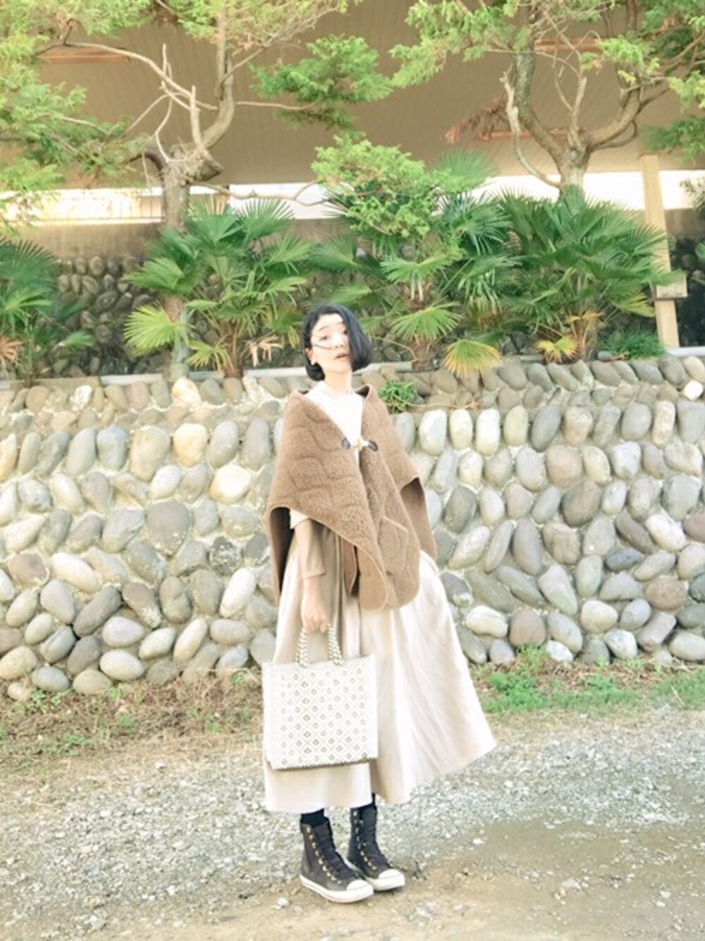 「＃コンバース、#メルカドバッグ、#メイデンワンピース、#蕎麦ガール、#sobagirl」｜「COLD BREAKERの【COLD BREAKER / コールドブレイカー】CAPE SABA IN CARO　ケープ ・ボアポンチョ（ポンチョ、イエロー系）」を使った、RYOKO  Yuhasaさん（レディース・172cm）の春コーディネートの1枚目の写真