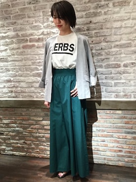 「アイテム（ノーカラージャケット、グレー系）」を使った、L'ESSAGE札幌店スタッフさん（レディース・160cm）の春コーディネート