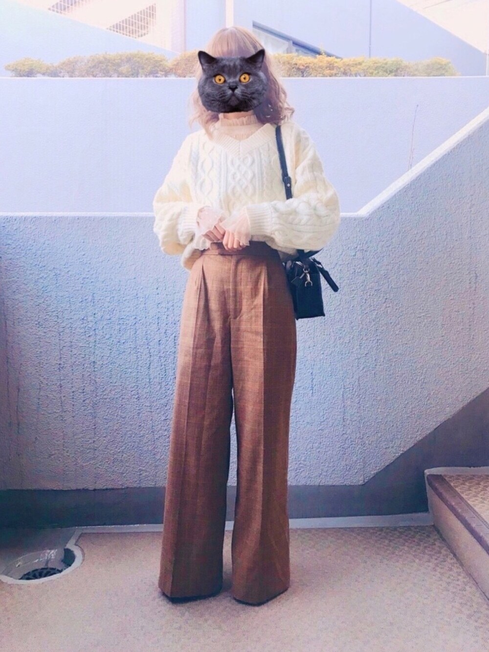 「ootd、ニット、ケーブルニット、ボリューム袖、チュール、透け感、レイヤードスタイル、チェックパンツ、レトロ、ガーリー」｜「DHOLICのアイテム（シャツ/ブラウス、ベージュ系）」を使った、keyさん（レディース・159cm）の冬コーディネートの1枚目の写真