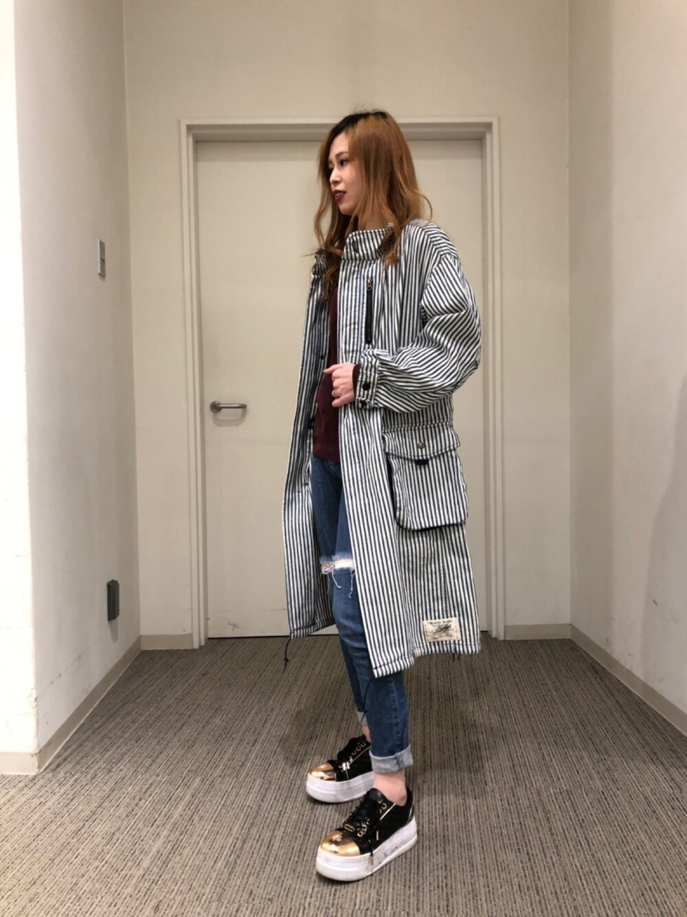 「シンプル、AVIREX、大人カジュアル、ロングジャケット、ootd、春コーデ、ラクチンコーデ、ママファッション、おしゃれさんと繋がりたい、AVIREXBelle」｜「AVIREXのスタンドシェル ロングジャケット/ STAND SHELL LONG JACKET（ミリタリージャケット、その他）」を使った、sᴜᴍɪᴋᴀさん（レディース・161cm）の冬コーディネートの1枚目の写真